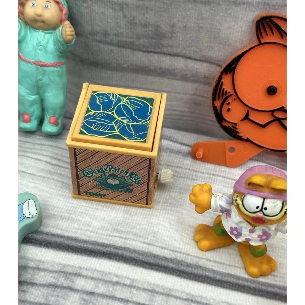 VINTAGE FIGURES/ TOYS - SESAME STREET GARFIELD FLINSTONES CABBAGE PATCH KID   *5